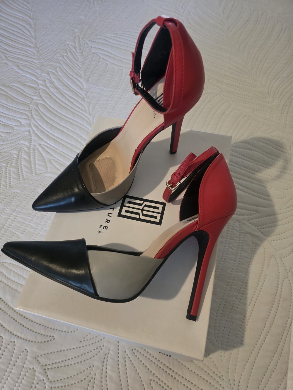 Women’s Three-Tone Pointed Toe Ankle Strap Pumps - Red/Black/Gray